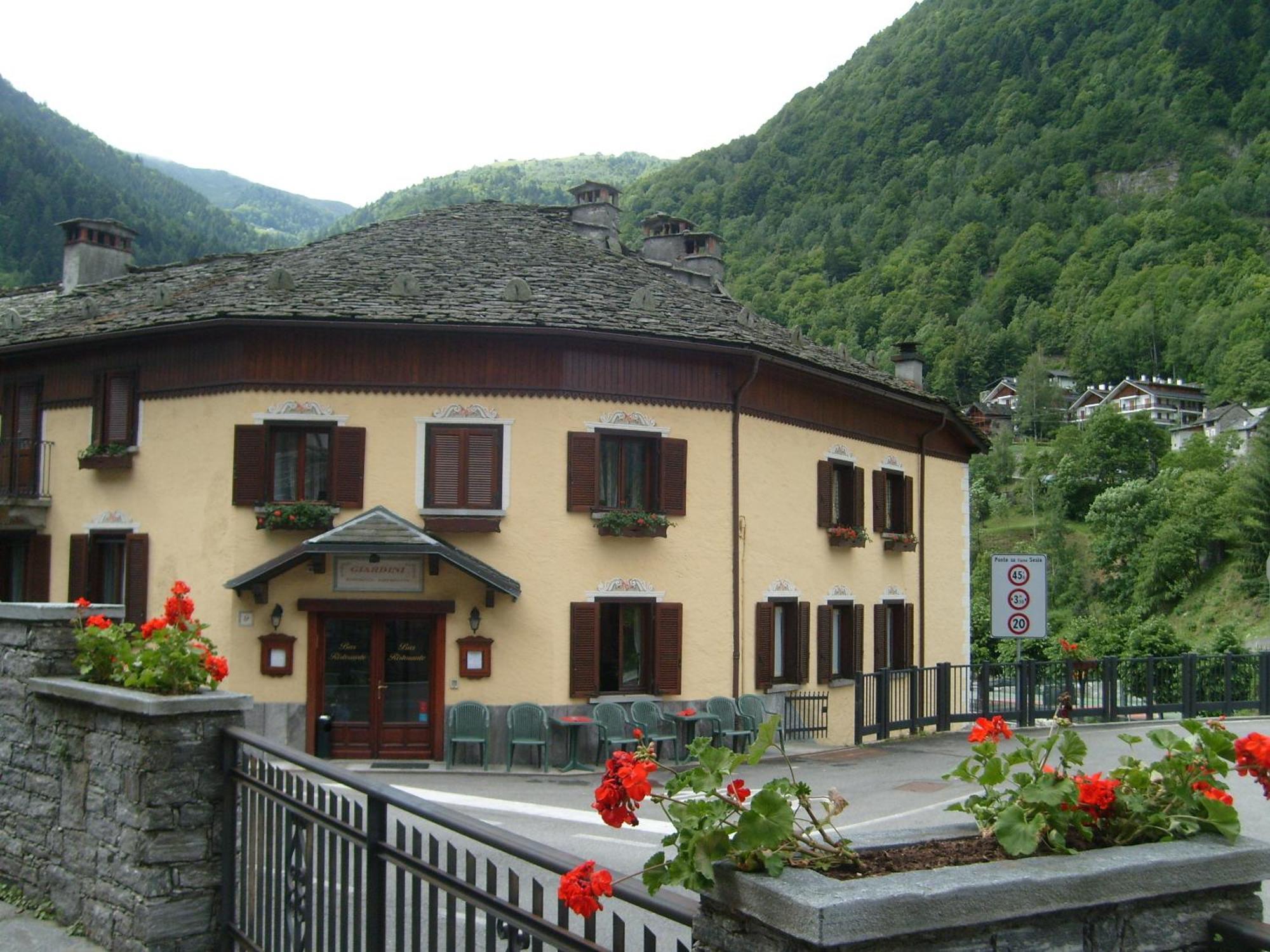 Hotel Residence Giardini Piode Eksteriør bilde